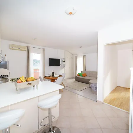 Apartman By The Sea Preko, Ugljan - 14985 *
